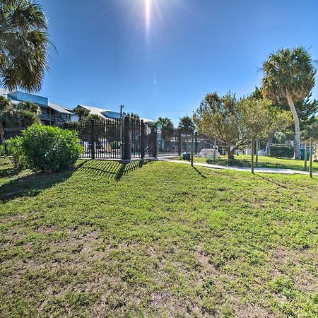 Beachfront Cedar Key Retreat With Pool Access! Kültér fotó