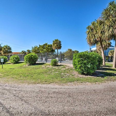 Beachfront Cedar Key Retreat With Pool Access! Kültér fotó