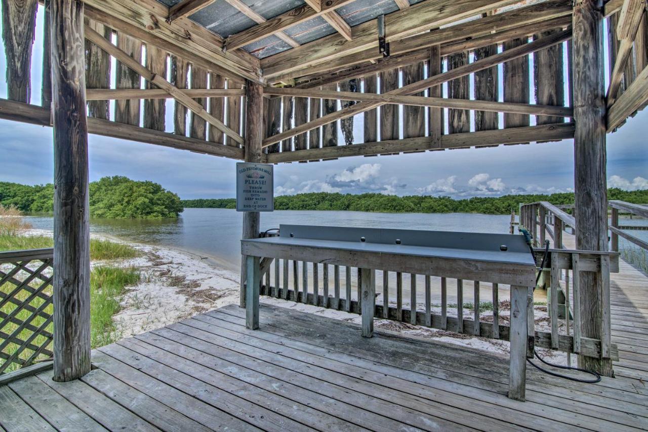 Beachfront Cedar Key Retreat With Pool Access! Kültér fotó