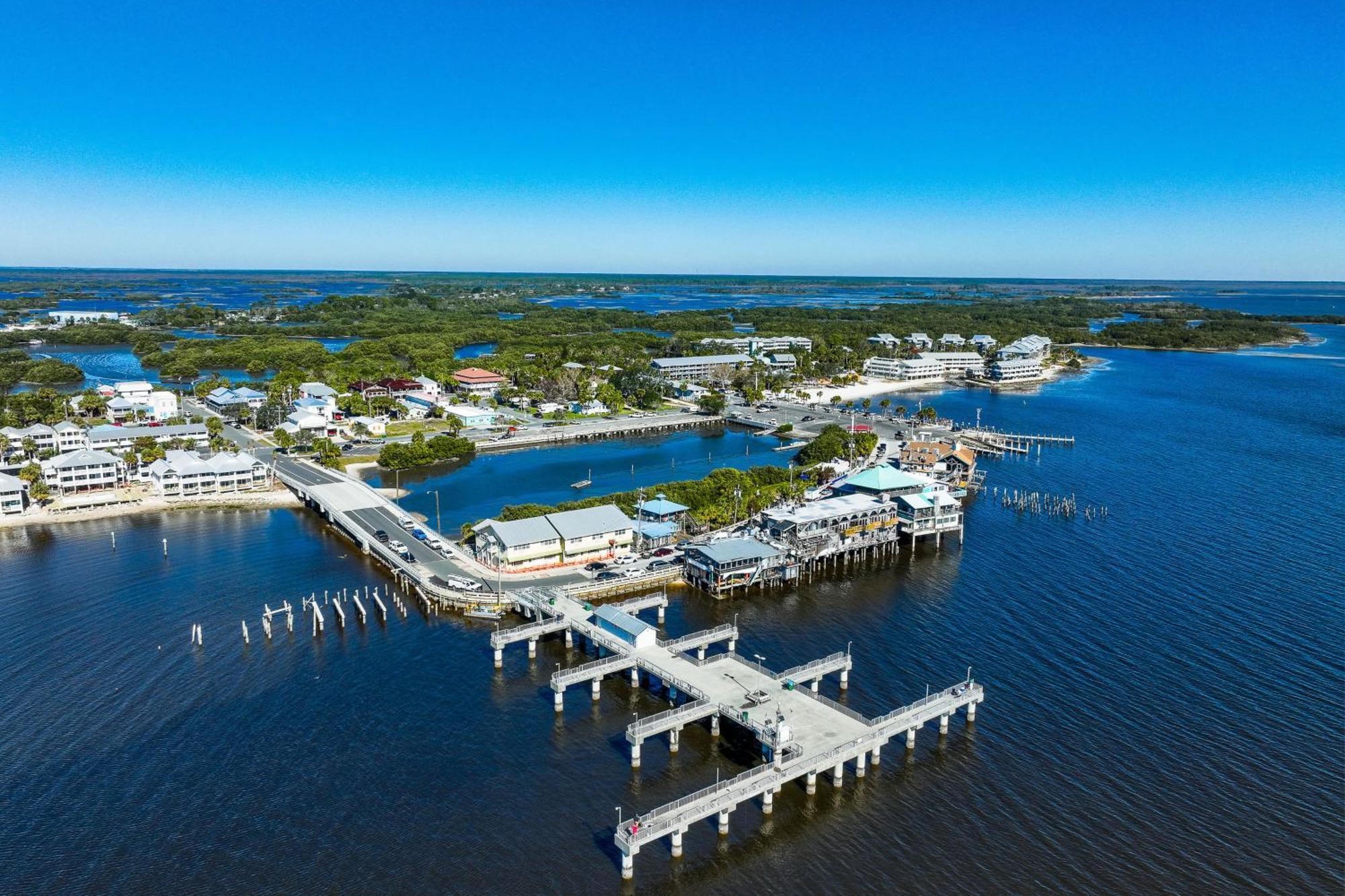 Beachfront Cedar Key Retreat With Pool Access! Kültér fotó