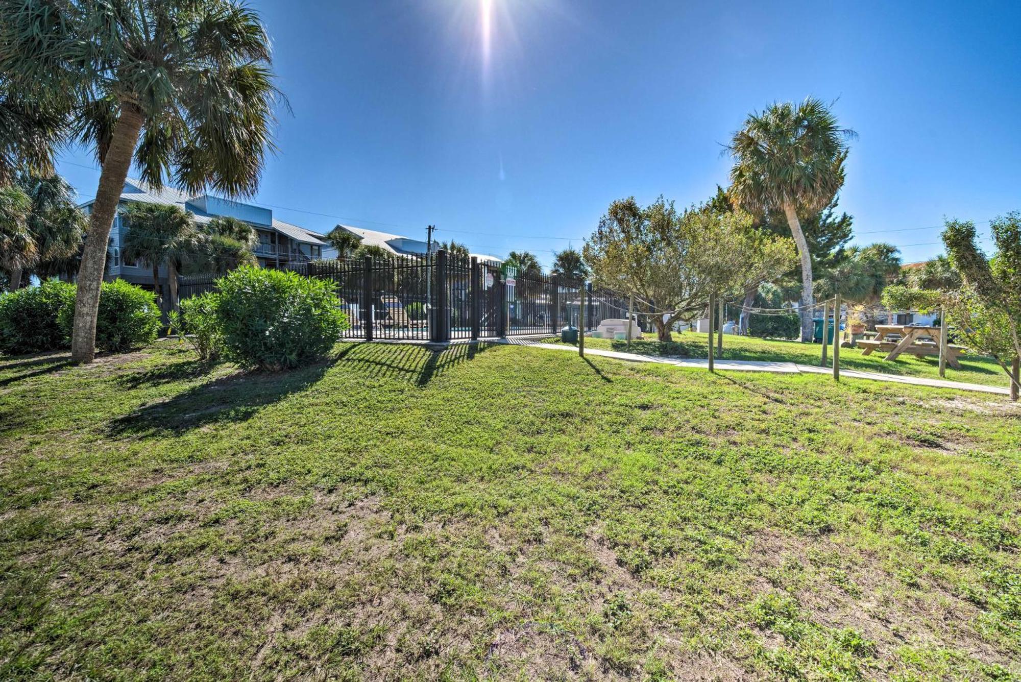 Beachfront Cedar Key Retreat With Pool Access! Kültér fotó