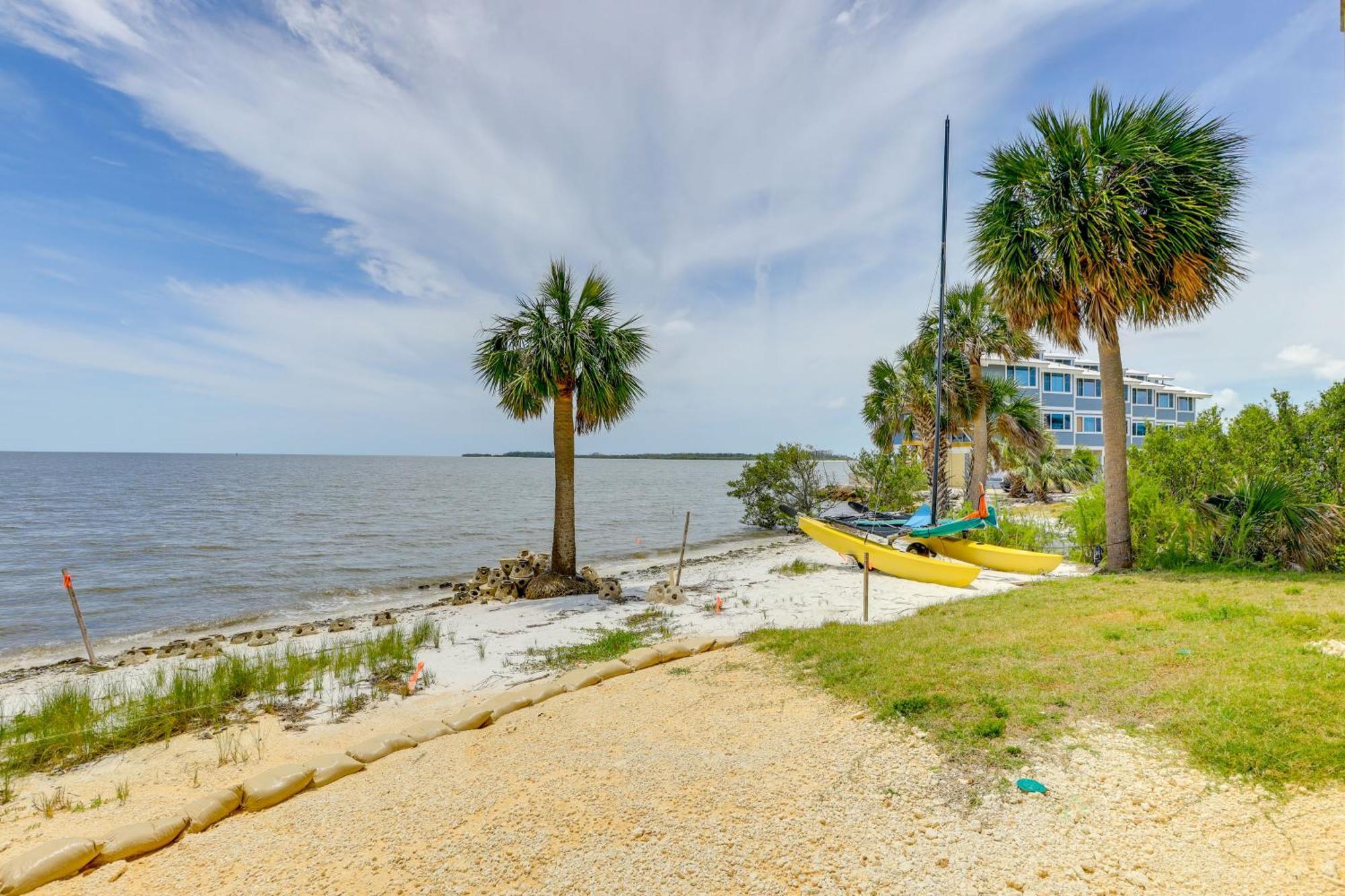Beachfront Cedar Key Retreat With Pool Access! Kültér fotó