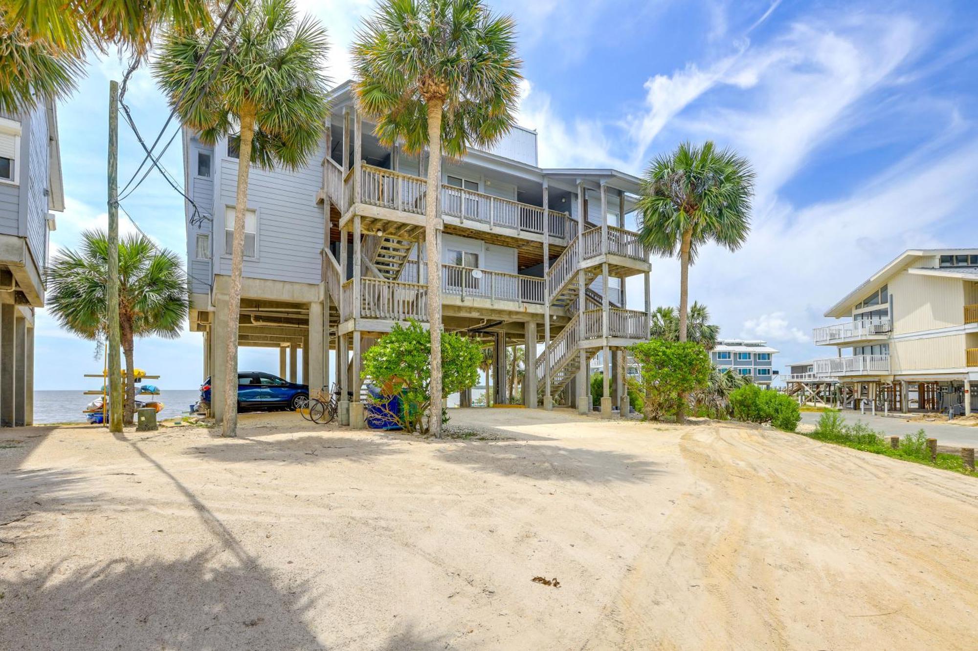 Beachfront Cedar Key Retreat With Pool Access! Kültér fotó