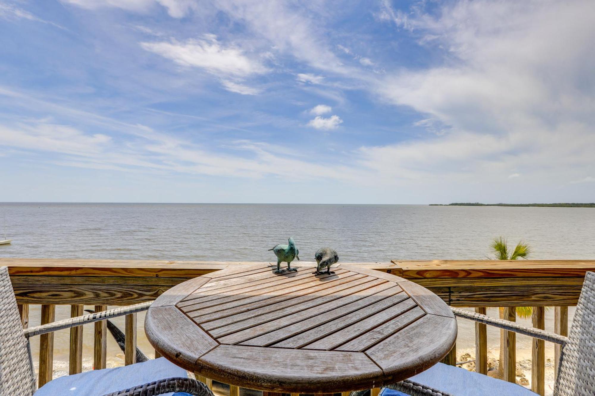 Beachfront Cedar Key Retreat With Pool Access! Kültér fotó