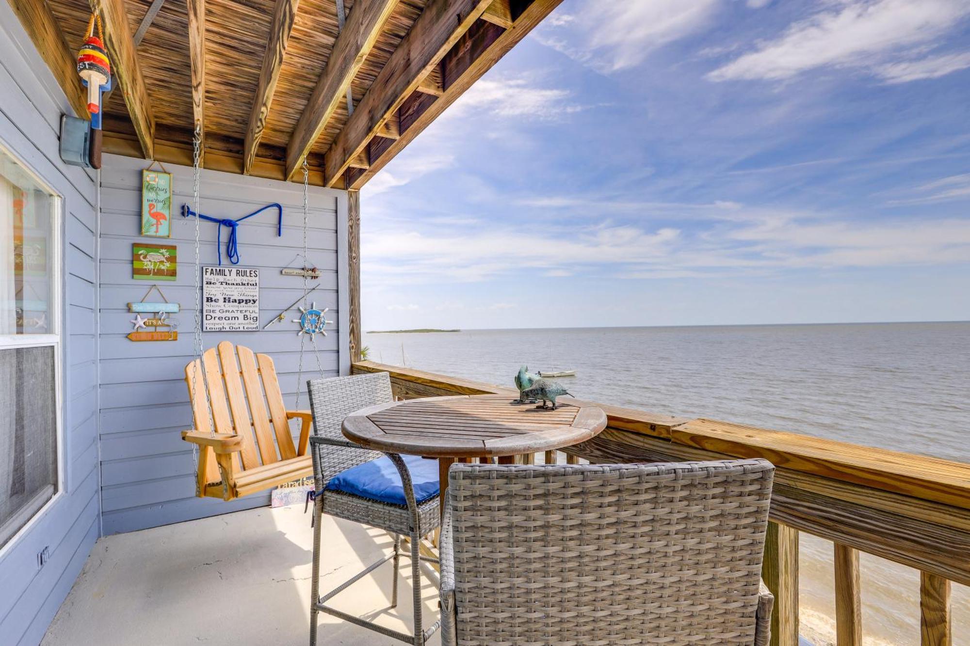 Beachfront Cedar Key Retreat With Pool Access! Kültér fotó