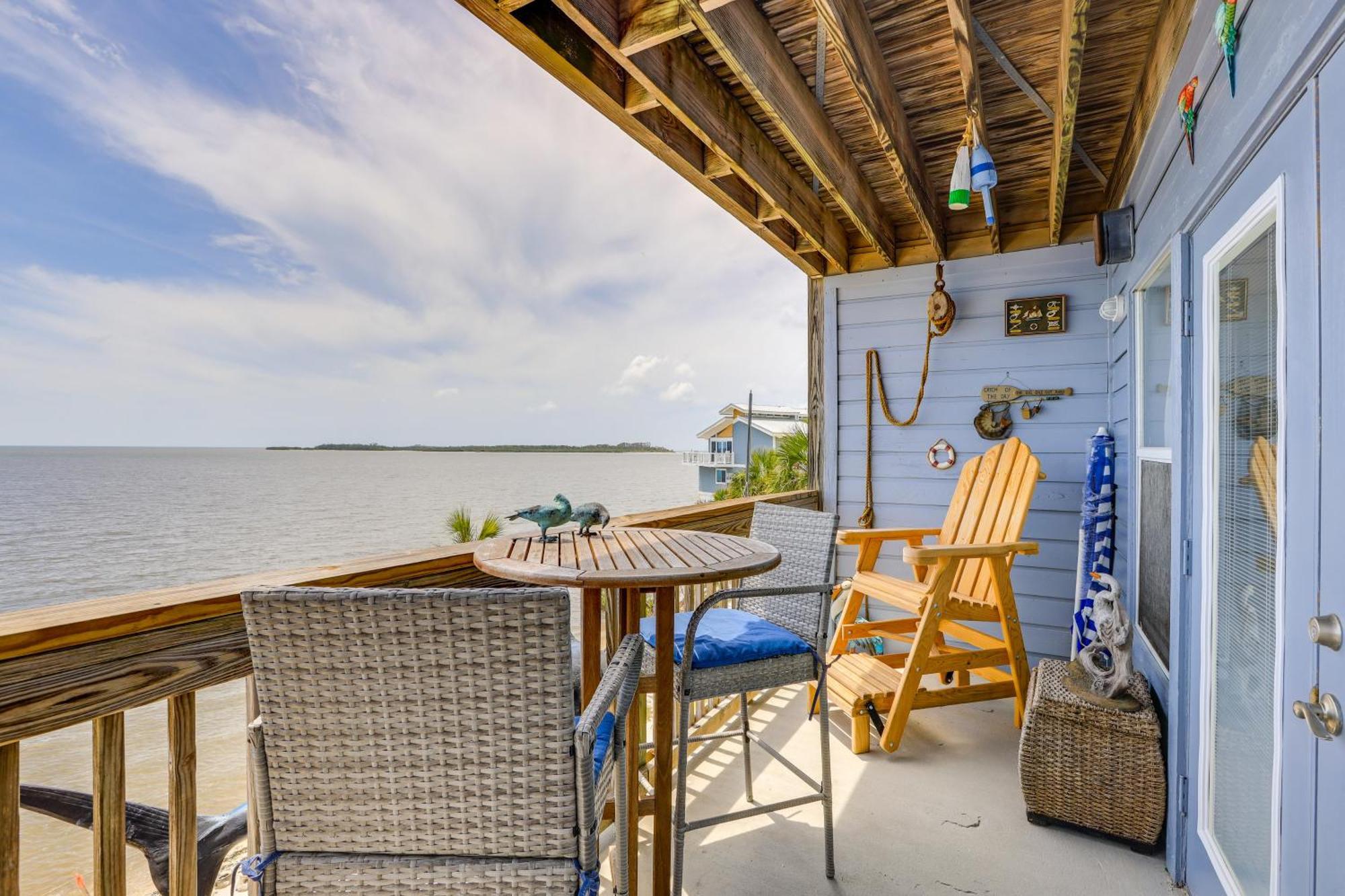 Beachfront Cedar Key Retreat With Pool Access! Kültér fotó